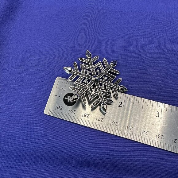 Silver-Tone & Black Crystal Snowflake Brooch – Christmas Accessory - Picture 7 of 8